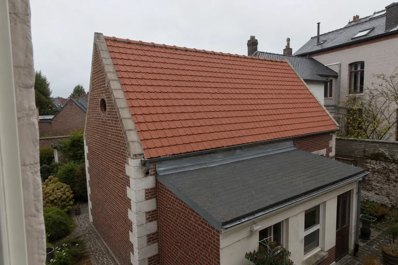 Versant en tuile flamande remis à neuf sur une maison des années 1930